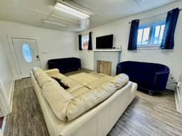 4 Bedroom close to everything. - Image 3