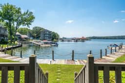 Condo with a boat slip - Image 3