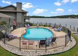 Condo with a boat slip - Image 4