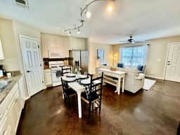 Cozy Corner Cottage - Image 4