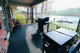 Jax's Lake House - Image 4