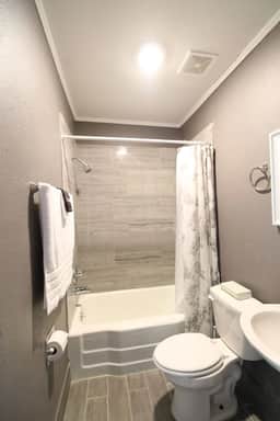 The Grand at 1611 Residences - Image 5