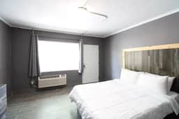 The Ozark at 1611 Residences - Image 2