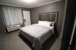 The Razorback at 1611 Residences - Image 5