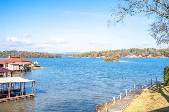 Condo with a boat slip - Image 1