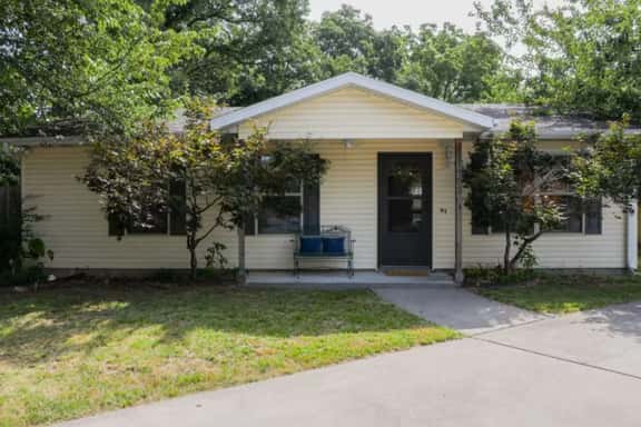 Cozy Corner Cottage - Image 1