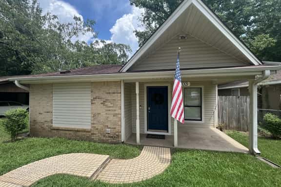 Jacksonville Bungalow - Image 1