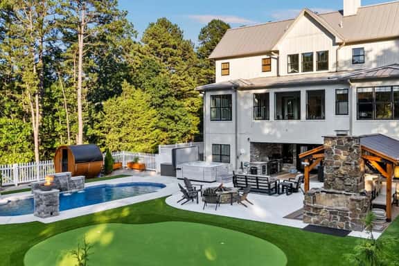 Luxe Lodge - Image 1