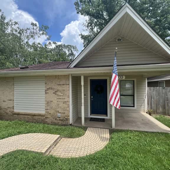 Jacksonville Bungalow - Image 1