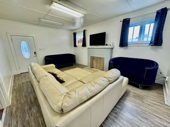 4 Bedroom close to everything. - Image 3