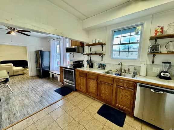 4 Bedroom close to everything. - Image 5
