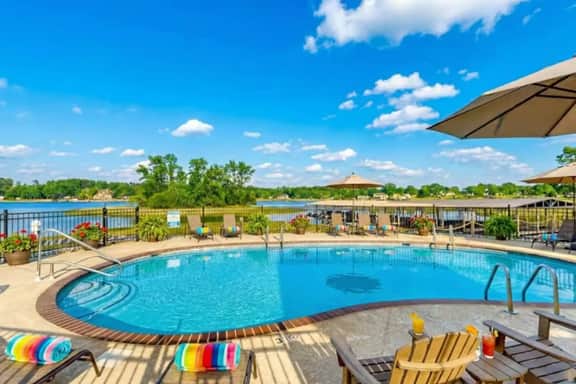 Condo with a boat slip - Image 2