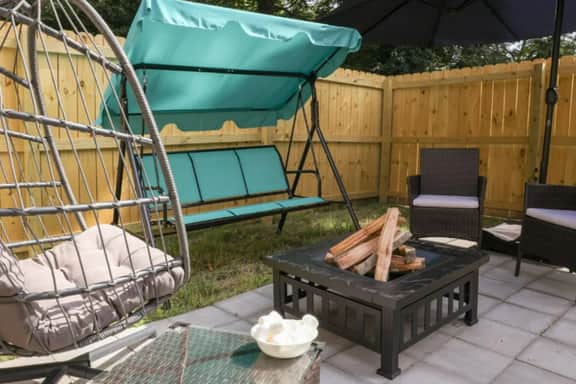 Cozy Corner Cottage - Image 2