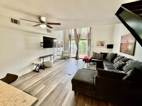 Downtown Townhouse - Image 2