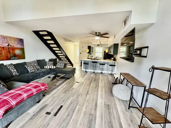 Downtown Townhouse - Image 4