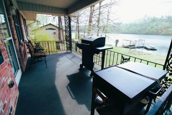 Jax's Lake House - Image 4