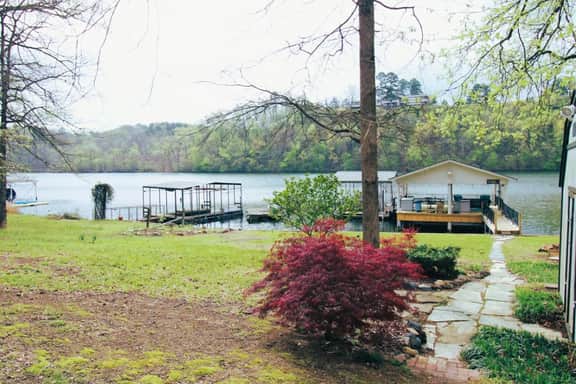 Jax's Lake House - Image 3