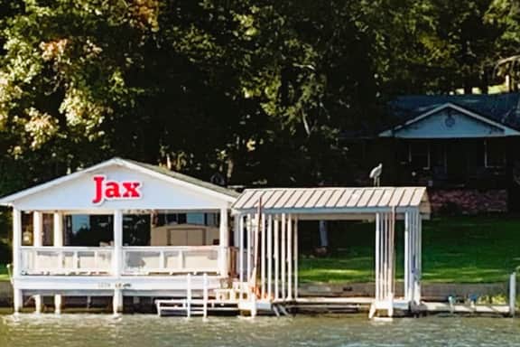 Jax's Lake House - Image 5