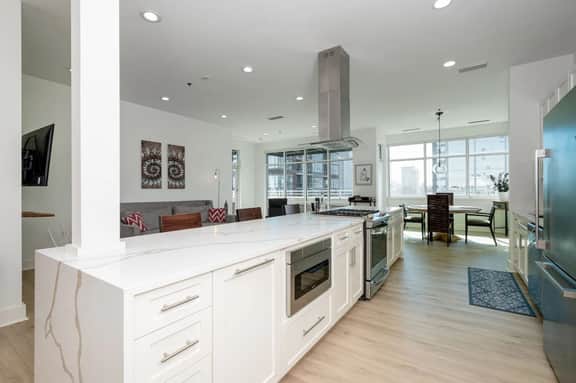 Luxury at River Market - Image 2