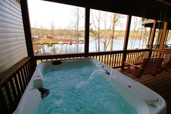 Amazing Lakefront Getaway - Image 1