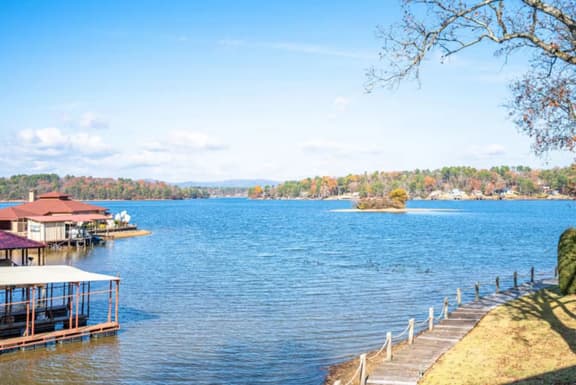Condo with a boat slip - Image 1