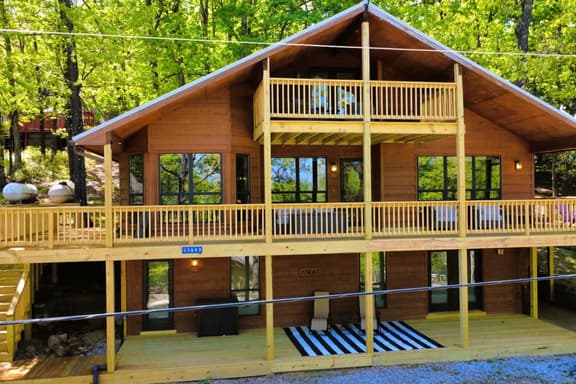 Decked Out On the Lake - Image 1