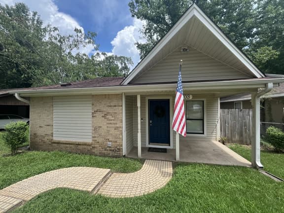 Jacksonville Bungalow - Image 1