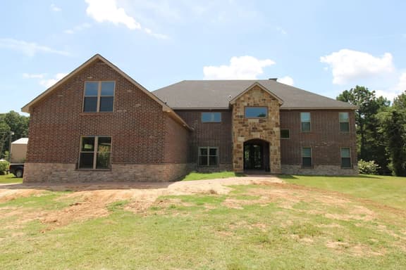 Luxe at Pinnacle - Image 1