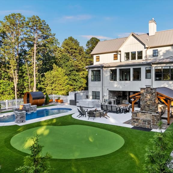 Luxe Lodge - Image 1